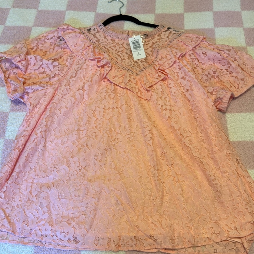 BRAND NEW 3X Torrid lace top in pink/peach color